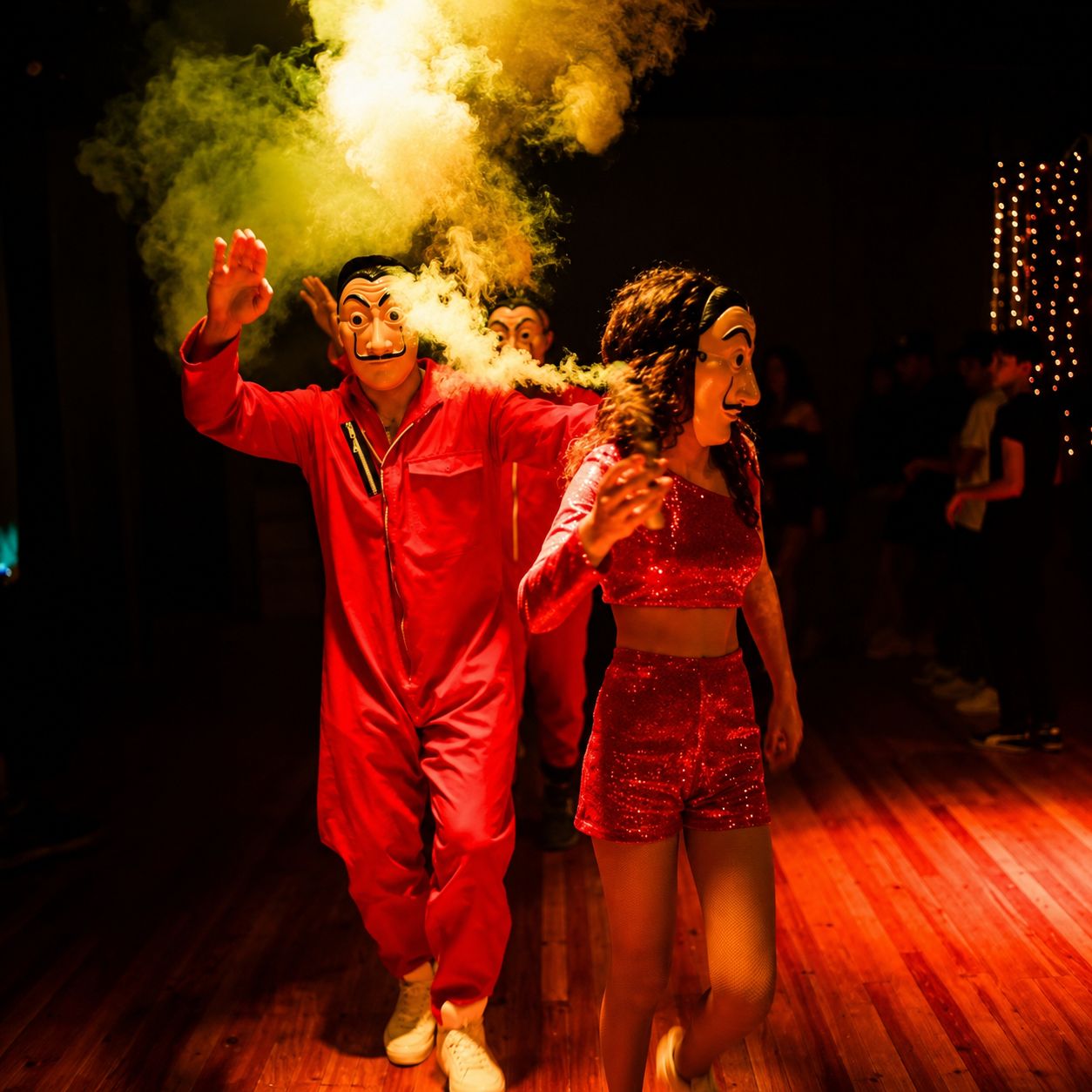 La Casa de Papel com fumaça amarela